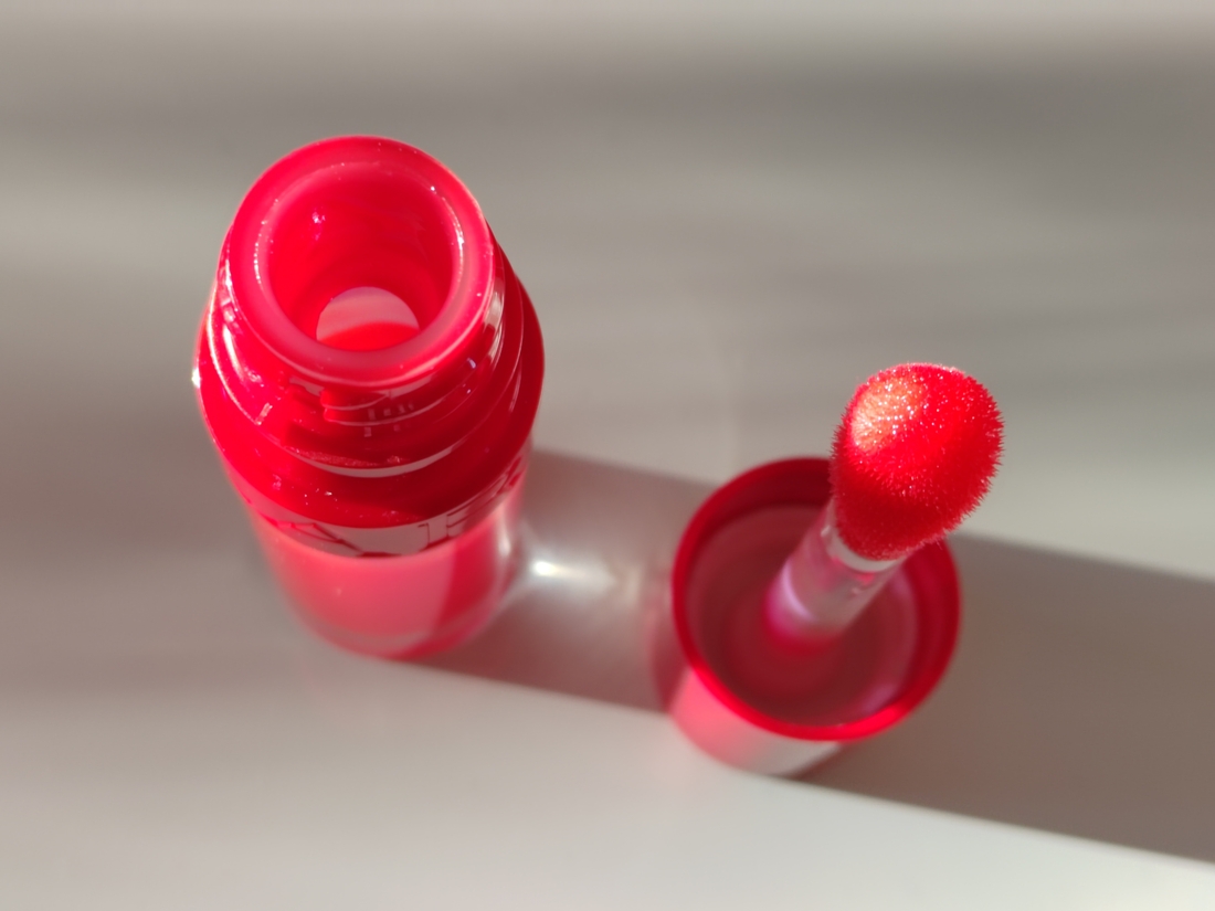 Дозатор широкий, может "плеваться"