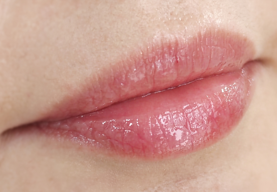 После нескольких раз обновления масла, губы становятся ярче, но приобретенный пигмент натурального оттенка, без ухода в оттенок фуксии