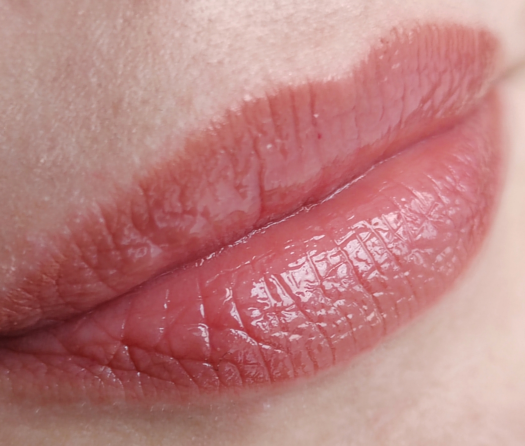 Дневное освещение. Карандаш + блеск. Прошёл 1 час