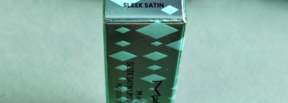 Лимитированная коллекция 2025 Губная помада с сатиновым финишем Mac Holiday Macximal Sleek Satin Lipstick в оттенке Future Beige