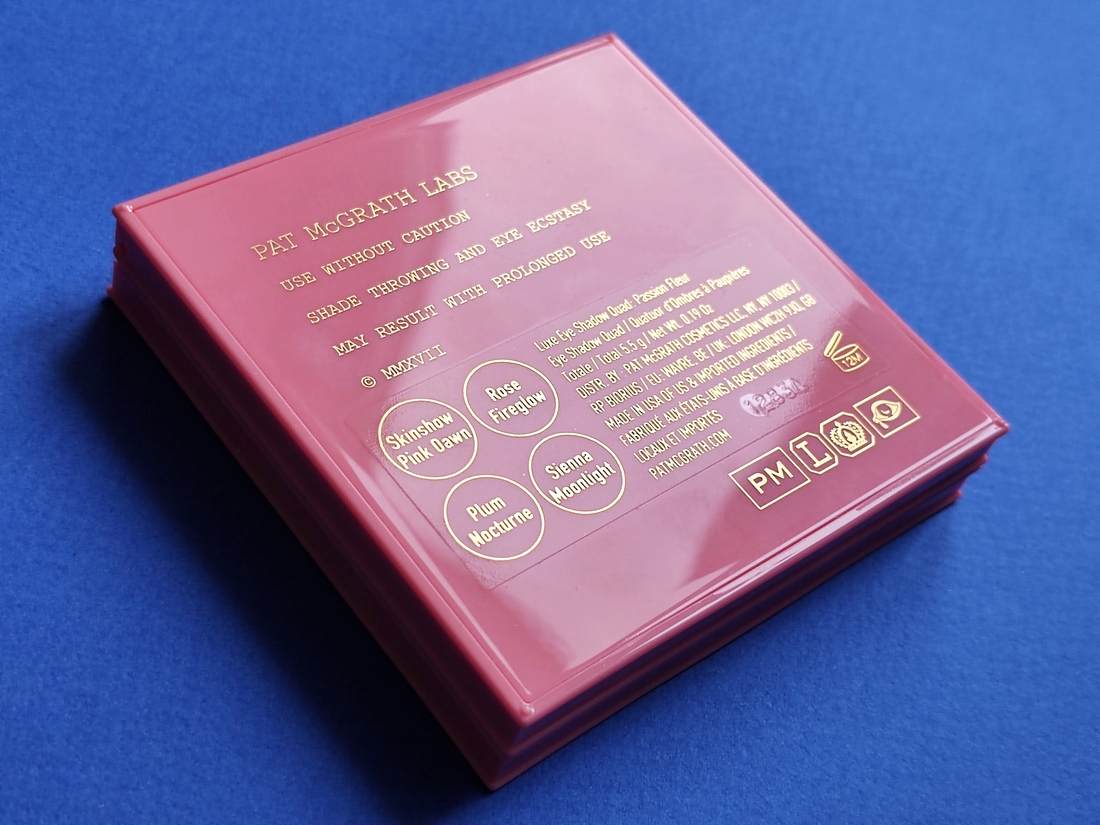 На обратной стороне прописаны названия оттенков