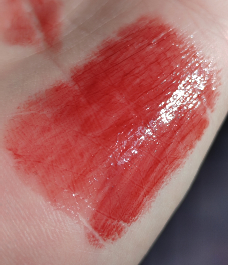 Дневное освещение, за окном солнечно