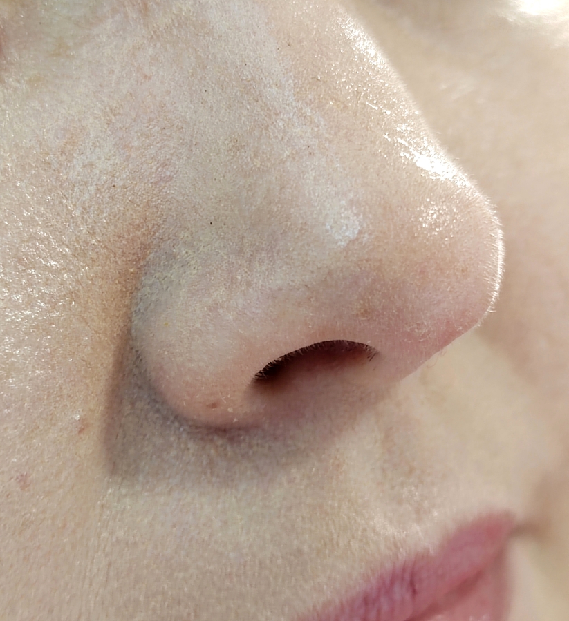 Искусственное освещение. Через 3 часа. На коже просто каша из тона и пудры. Смотрится ужасно!