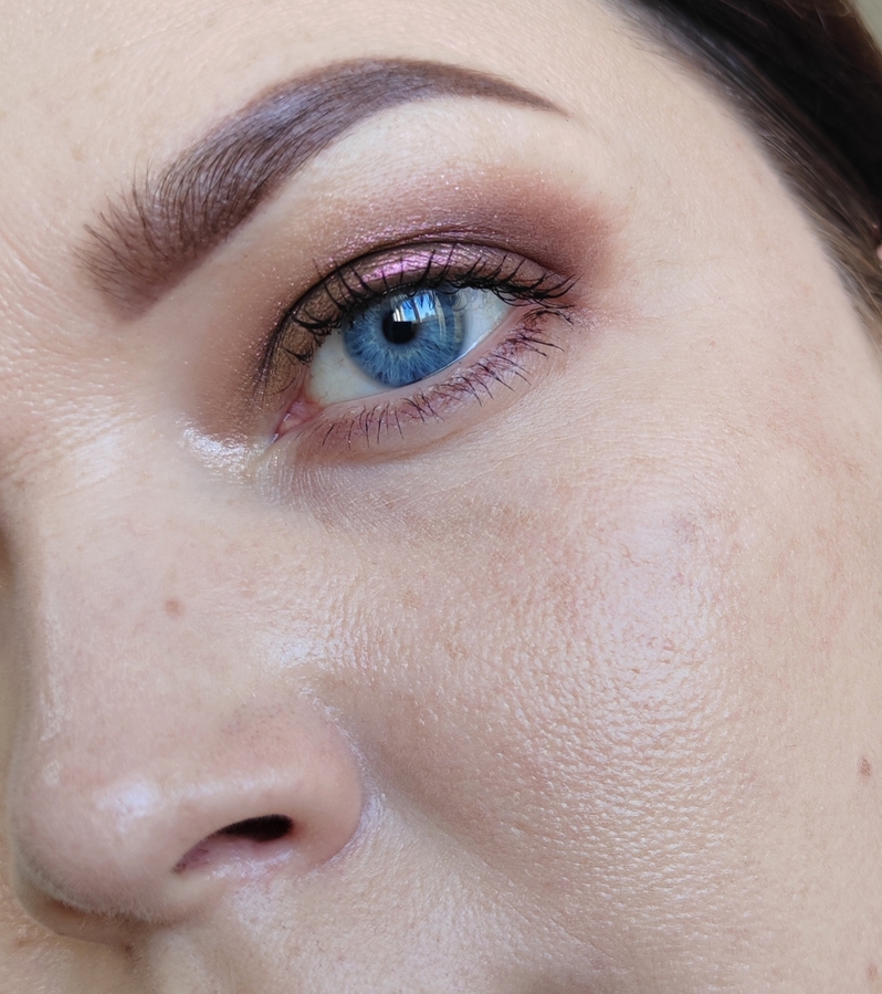 Через 4 часа. Появился блеск на коже