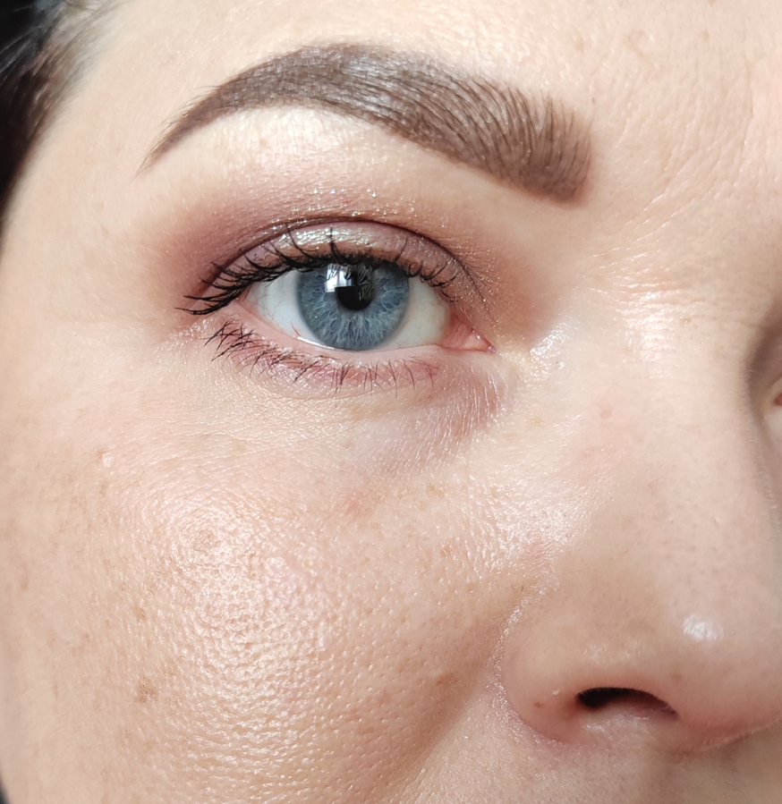 Через 5 часов появился лёгкий блеск на коже