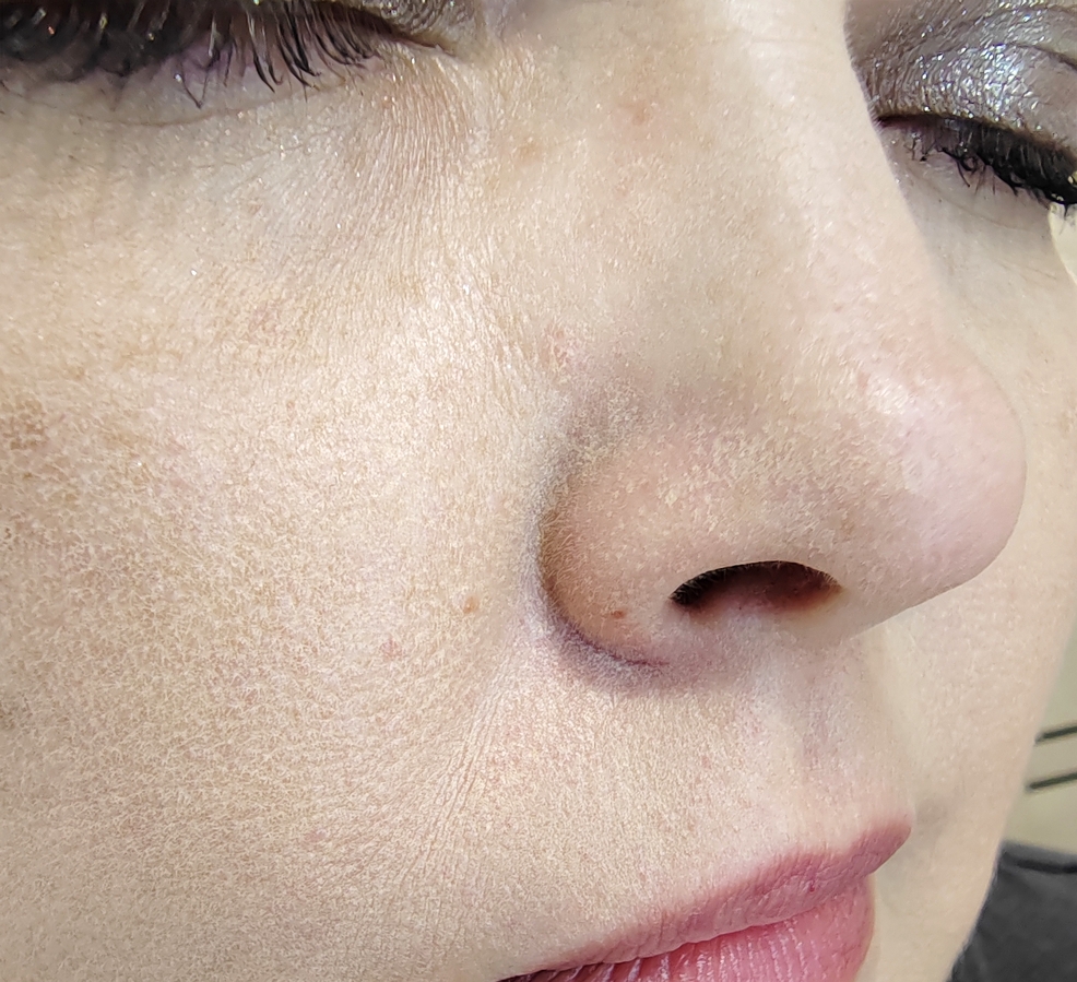 Через 5 часов. Тон местами так слез с кожи, что внешне это выглядит грязно и неряшливо и плешиво