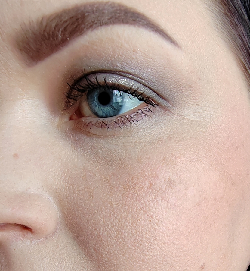 Через 1 час. Эффект зернистой кожи! Весь крем вместе с пудрой осел в порах