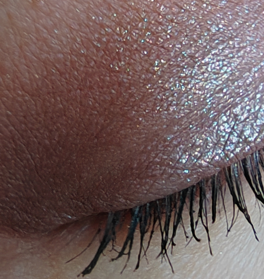 Макро, за окном солнечно