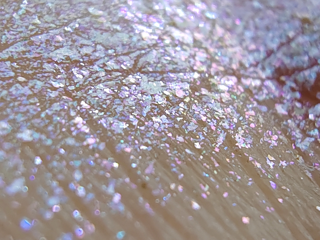 Макро. Ракурс ближе к поверхности ладони