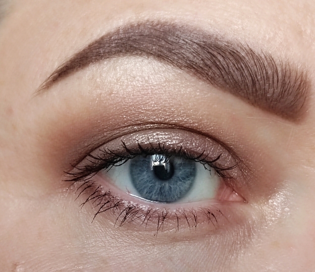 Дневное освещение, за окном солнечно