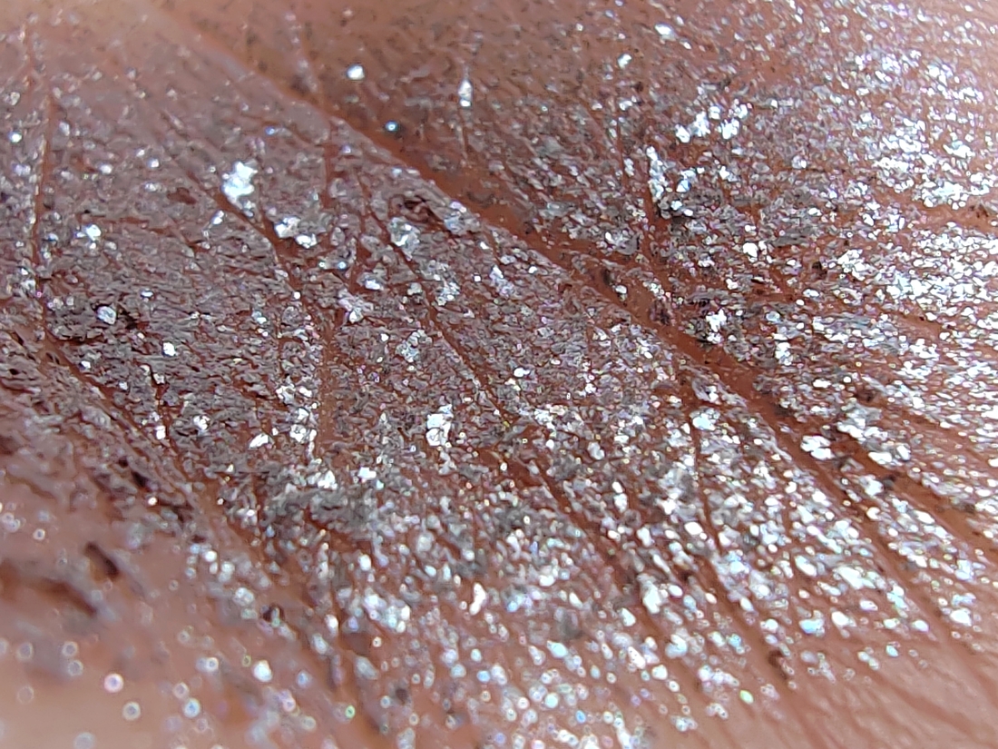 Макро. Вид сбоку