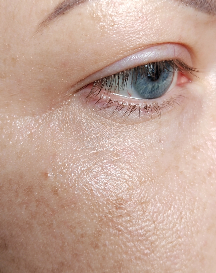 Под глазами тональный даже не виден!