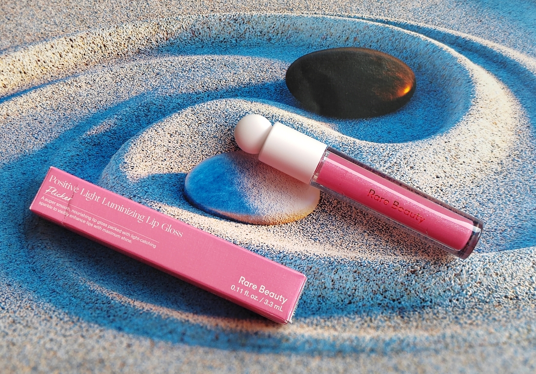 Увлажняющий блеск для губ с призматическим сиянием Rare Beauty by Selena Gomez оттенок Flicker