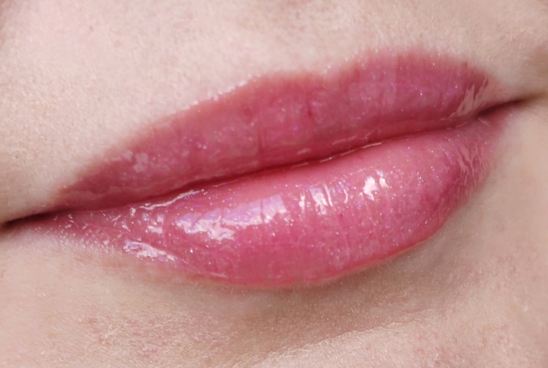 Освещение возле окна, хмурое утро