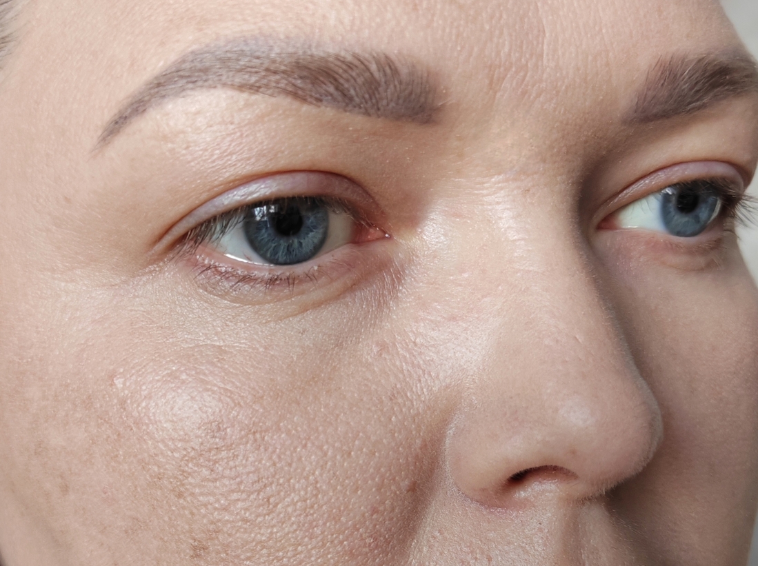 Тон + пудра при помощи пуховки