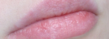 Essence Stay Matt lip cream #02 "Smooth Berry"