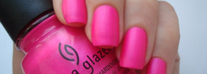 China Glaze Nail Lacquer with hardeners 70290 purple panic