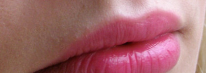 Стойкий неженка - жидкий пигмент для губ и щек  Benefit  Posietint poppy-pink tinted lip & cheek stain