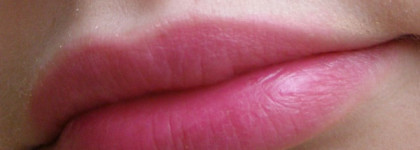 Стойкий неженка - жидкий пигмент для губ и щек  Benefit  Posietint poppy-pink tinted lip & cheek stain