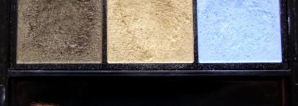 Знаменитая Опера. Тени-трио для век с шелковистой текстурой и эффектом сияния Shiseido Luminizing Satin Eye Color Trio GD 804 (Опера)