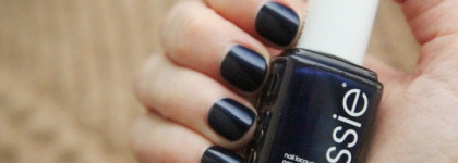 Странный Essie 91 Midnight Cami