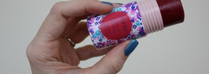 Два оттенка гелевых румян Tarte: Natural Beauty и True Love