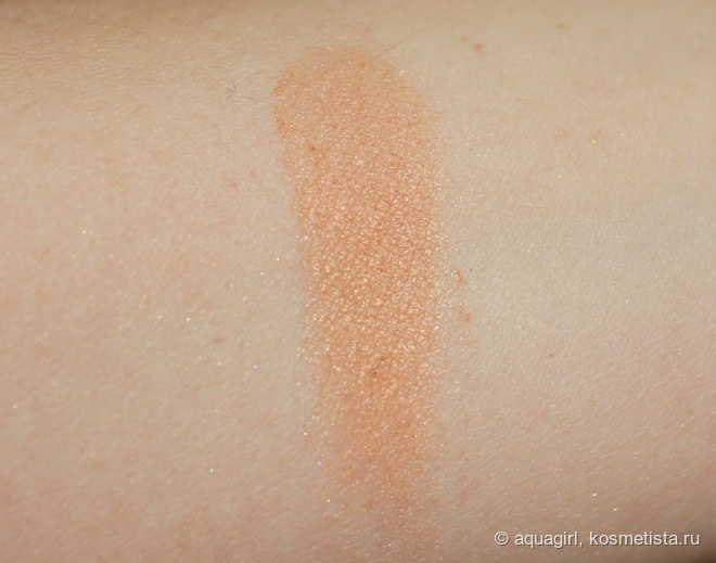 Солнечный макияж с пудрой Diorskin Nude Air Glow Powder 001 Fresh Tan