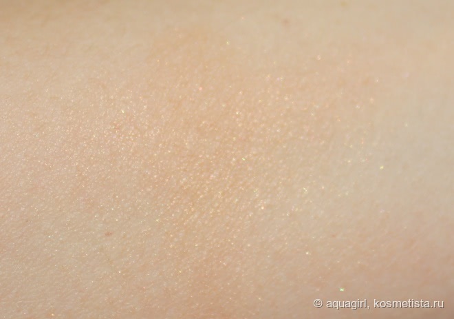 Солнечный макияж с пудрой Diorskin Nude Air Glow Powder 001 Fresh Tan
