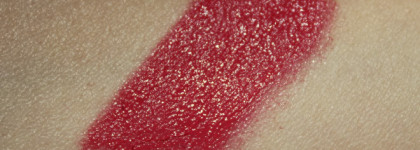 Essence Glossy Stick in 04 Poshi Pink - шикарный розовый без ущерба бюджету