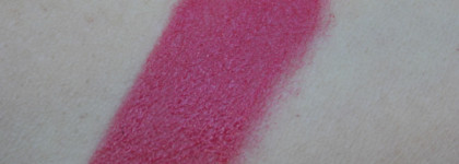 Essence Glossy Stick in 04 Poshi Pink - шикарный розовый без ущерба бюджету