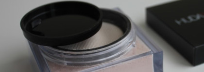 Huda Beauty Easy Bake Loose Baking & Setting Powder в оттенке Cupcake