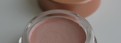 Becca Under Eye Brightening Corrector в оттенке Light to Medium