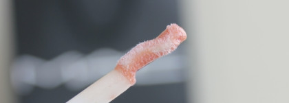 Новинка от MAC: Powerglass Plumping Lip Gloss в оттенках Apout a Girl, Comic Book Ending, The Poutsiders