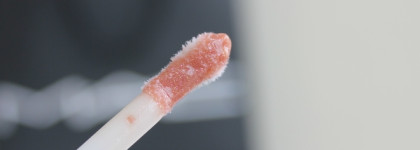 Новинка от MAC: Powerglass Plumping Lip Gloss в оттенках Apout a Girl, Comic Book Ending, The Poutsiders