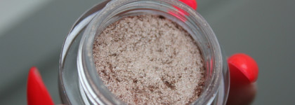 Hourglass Scattered Light Glitter Eyeshadow в оттенке Reflect