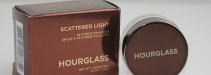 Hourglass Scattered Light Glitter Eyeshadow в оттенке Reflect