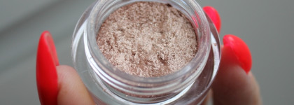 Hourglass Scattered Light Glitter Eyeshadow в оттенке Reflect