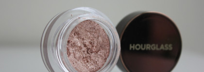 Hourglass Scattered Light Glitter Eyeshadow в оттенке Reflect