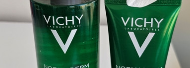 Два средства очищения Vichy из серии Normaderm