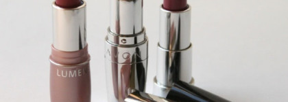 Букет недорогих мальв - помады Yves Rocher Rouge crème hydratant #22 Petite Mauve, Lumene Wild Rose Natural Lipstick #4 Mauve Nude, Avon Perfect Kiss Lipstick цвет "Pucker up pink"