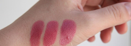 Букет недорогих мальв - помады Yves Rocher Rouge crème hydratant #22 Petite Mauve, Lumene Wild Rose Natural Lipstick #4 Mauve Nude, Avon Perfect Kiss Lipstick цвет "Pucker up pink"