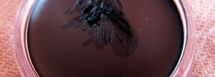 Две черные гелевые подводки. MAC vs Inglot