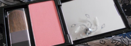 Shiseido Luminizing Satin Face Color в оттенке РК 304