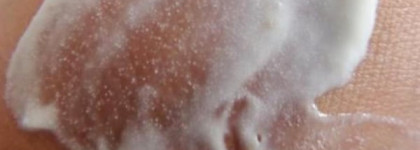 Сделано в России. Крем освежающий для уставших "тяжелых" ног "Каштан и Прополис" и Нежный пилинг для очень чувствительной кожи "Малина и Овсяная мука