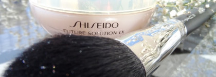 Запретный плод сладок.Рассыпчатая пудра Shiseido Future Solution LX Total Radiance Loose Powder