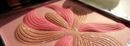 Знаменитый цветок Sisley. Румяна L'Orchidee Highlighter Blush with white lily
