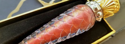 Без "пьянящего" восторга. Christian Louboutin Loubilaque Lip Gloss Dollydola 408L Блеск для губ в оттенке 408L "винная ягода"