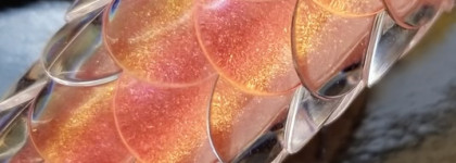 Без "пьянящего" восторга. Christian Louboutin Loubilaque Lip Gloss Dollydola 408L Блеск для губ в оттенке 408L "винная ягода"