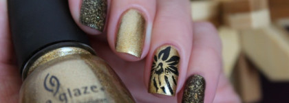 China Glaze 81491 "Bat my eyes" и China Glaze 81398 "Mingle with kringle"