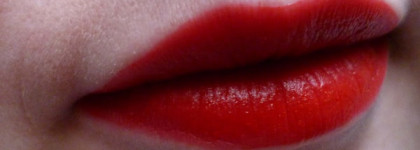 "Такая вся противоречивая..." Bourjois Rouge Edition Velvet Lipstick - 01 Personne Ne Rouge
